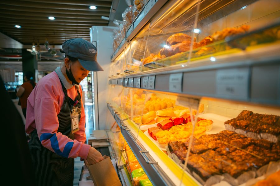 Commerçant, artisan en situation de travail.